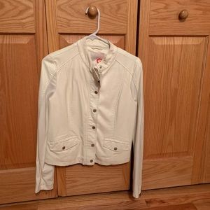 Off white faux leather G by Guess jacket💜